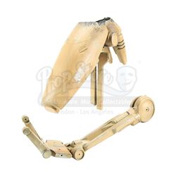 STAR WARS: THE PHANTOM MENACE (1999) - Battle Droid Head and Arm