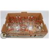 Image 1 : FLAT OF ASSORTED GLASSWARE INCLUDING PLAYING