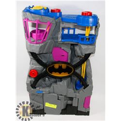 BATMAN'S BATCAVE WITH ACCESSORIES