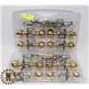 Image 1 : LOT OF 8 BRASS DOOR KNOBS WITH HARDWARE