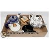 Image 1 : LOT WITH COLLECTIBLE TEA POTS, TEA FOR ONE SET,