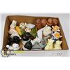 Image 1 : FLAT OF 13 ASST COLLECTIBLE SALT & PEPPER SHAKERS.