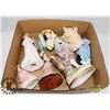 Image 1 : FLAT OF ASSORTED COLLECTIBLES INCLUDING CONCH