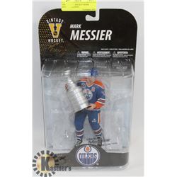 VINTAGE NHL HOCKEY MARK MESSIER FIGURINE.