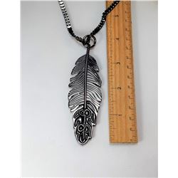 21)  JESSICA SIMPSON BLACK 18K GP LEAF