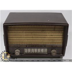 1940'S WESTINGHOUSE BAKELITE RADIO