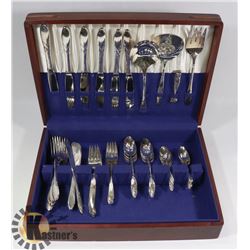 COMMUNITY "LADY HAMILTON" ANTIQUE SILVER PLATE