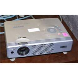 SANYO PRO MULTI VERSE PROJECTOR NO REMOTE