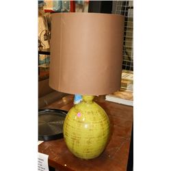 BOUTIQUE GREEN CERAMIC CRACKLE STYLE LAMP