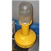 Image 1 : LRE METAL HALIDE YELLOW LIGHT OUTDOOR