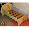 Image 1 : WINNIE THE POOH KIDS BED.