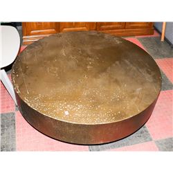 BOUTIQUE LARGE METAL ROUND COFFEE TABLE-GOLD