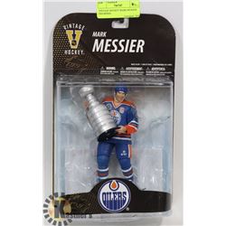 VINTAGE HOCKEY MARK MESSIER FIGURINES.