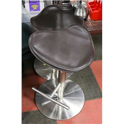 SET OF 2 TRACTOR SEAT STYLE HYDRAULIC STOOLS
