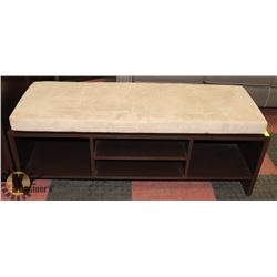 PADDED TOPPED BENCH.