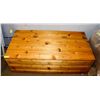 Image 2 : 4' WOOD PINE STYLE HOPE CHEST