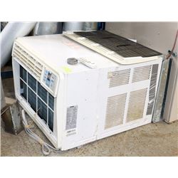 DANBY WINDOW AIR-CONDITIONING UNIT W/ REMOTE