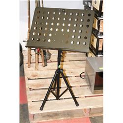 CASE OF 5 WINDSOR ORCHESTRAL CONDUCTOR STANDS