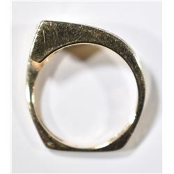 10k GOLD RING w/DIAMOND CENTER STONE