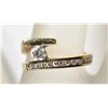 Image 2 : 10k GOLD RING w/DIAMOND CENTER STONE