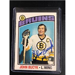 JOHNNY BUCYK SIGNED VINTAGE BRUINS HOCKEY CARD