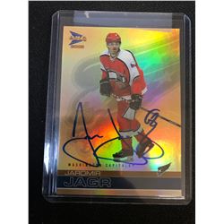 JAROMIR JAGR SIGNED 2002 PRISM GOLD HOCKEY CARD