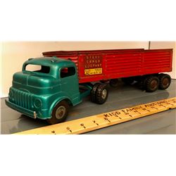 VINTAGE STRUTCO TIN HAULER TOY TRUCK