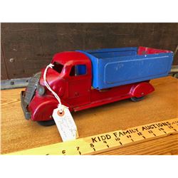 1930'S TIN DUMP TRUCK WITH WOOD WHEELS