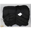 Image 1 : SPIRIT LINEN BLACK/WHITE COMFORTER & SHEET SET