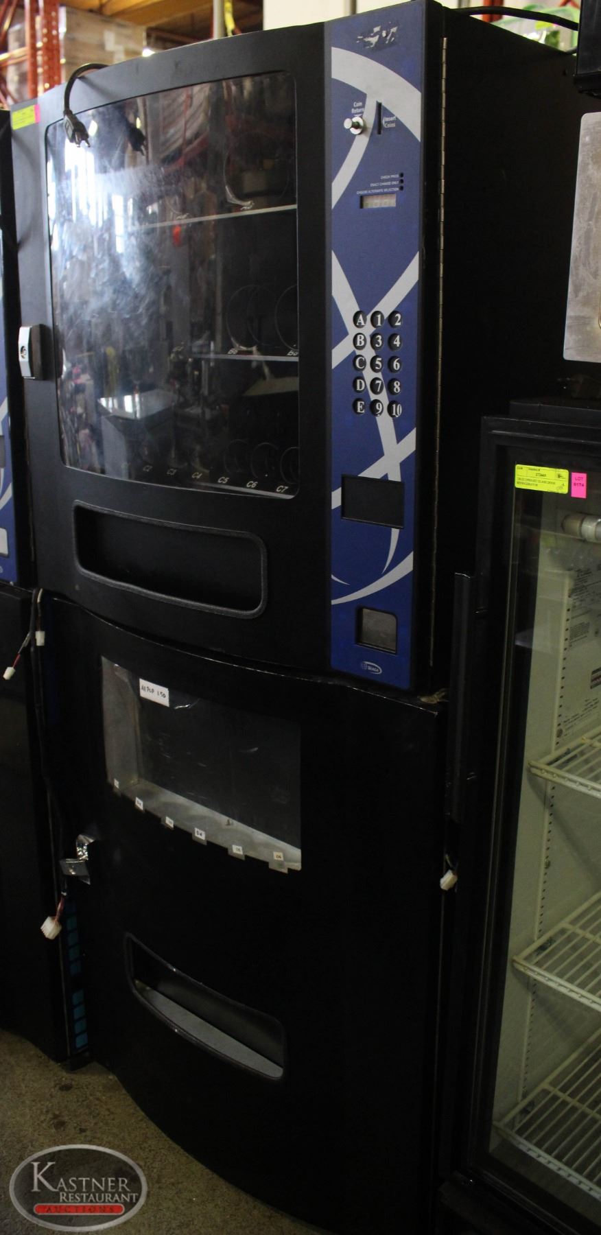 SEAGA COMMERCIAL STACKING VENDING MACHINE