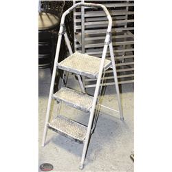 BAILIFF SEIZURE! 3 STEP LADDER.
