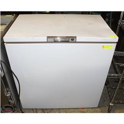 WHITE EATON VIKING DEEP-FREEZER