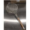 Image 1 : 12" ROUND HANDLE REINFORCED DOUBLE MESH STRAINER