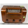 Image 1 : ANTIQUE 1940'S RCA VICTOR A-23 TUBE RADIO