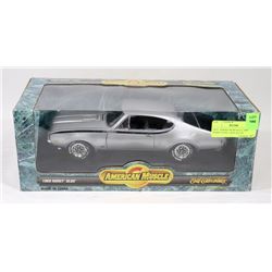 ERTL AMERICAN MUSCLE 1969 HURST OLDS 1:18 SCALE DI