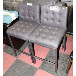 PAIR OF COUNTER HEIGHT STOOLS. FURNITURE