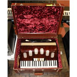 ESTATE FIND CAMILLO V  ACCORDIAN MADE BY HOHNER