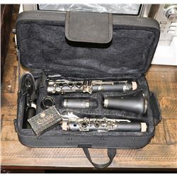 MENDINI CLARINET WITH CASE