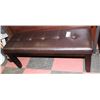 Image 1 : WOOD AND LEATHERETTE BENCH . FURNITURE