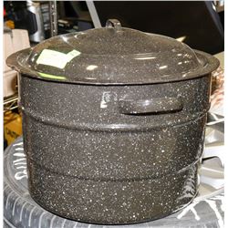 ENAMEL CANNING POT WITH JAR INSERT.