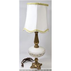 VINTAGE TABLE LAMP 21" TALL.