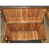 Image 2 : LARGE VINTAGE STEAMER TRUNK