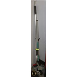 2 VEHICLE WASH BRUSHES