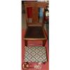 Image 1 : HEATED ELECTRIC FOOT STOOL EMBROIDERED DESIGN &
