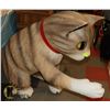 Image 3 : LARGE PLASTIC HANGING CAT FIXTURE