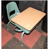 Image 1 : CHILDRENS SCHOOL DESK