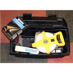 TOOLBOX WITH VARIOUS TOOLS.