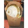 Image 1 : BOX OF CEILING FIXTURES.