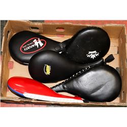 LOT OF MARTIAL ARTS PUCH / KICK PADS