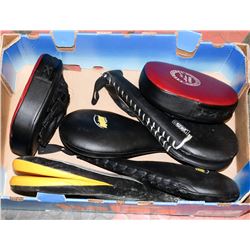 LOT OF MARTIAL ARTS PUCH / KICK PADS